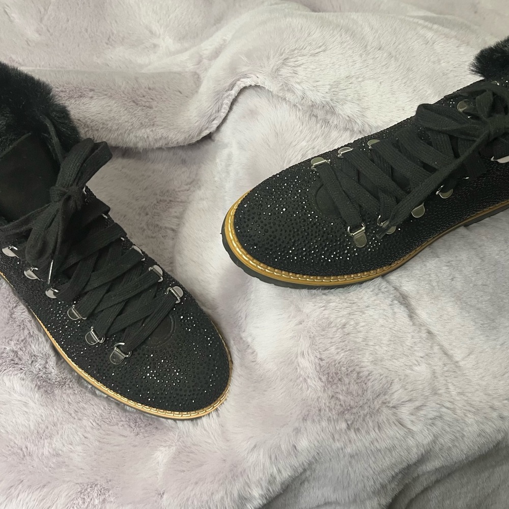 Size 9M sparkly women’s boot.